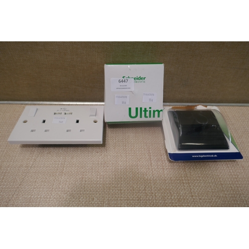 6447 - Schneider Electric Ultimate Screwless Flat Plate 1 gang intermediate toggle switch 16AX stainless st... 
