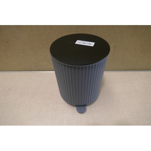6460 - Blue Canyon pedal bin with bamboo lid (damaged), original RRP £37.50 + VAT (AJSAm4-560)( bin lid req... 