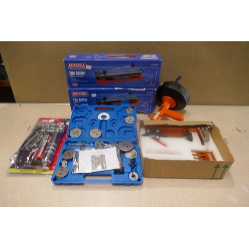 6473 - Caliper tool set, Vevor clamp, Vevor Drain Auger, Dexton pistol grip grease gun and two Faithful til... 