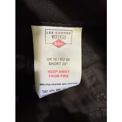 6425 - Two pairs of Lee Cooper workwear trousers, (UK 16/8), original RRP £29.95 + VAT each (AJSAm4-570) *T... 