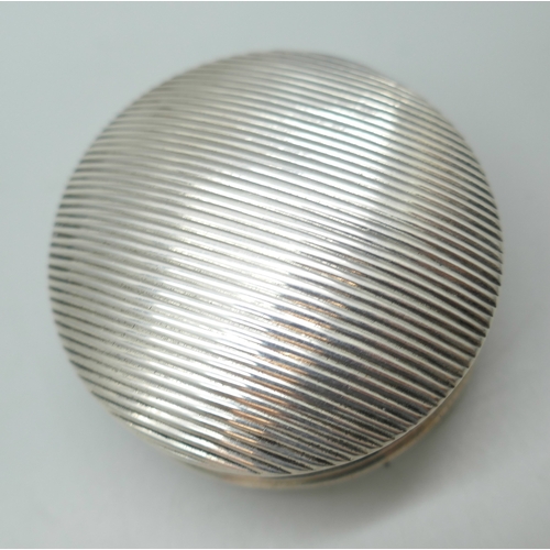 A continental silver pill box, tests as silver, 43mm diameter