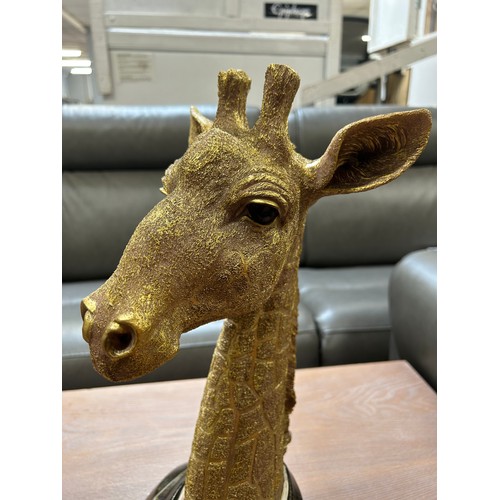 3015 - A bust of a giraffe