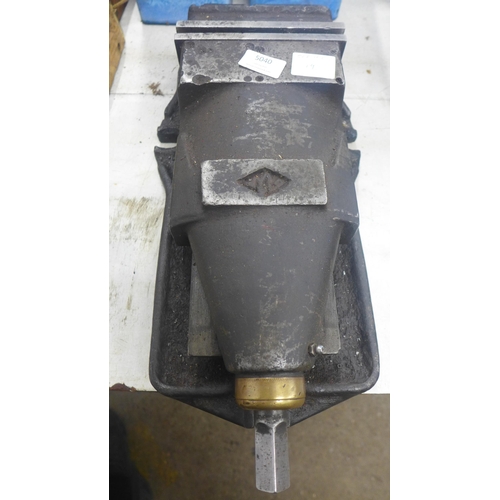 Lot 5040      