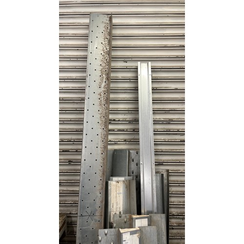 5147 - A quantity of approximately 20 steel lintels, various sizes including 1050mm, 1200mm, 750mm, 1200mm