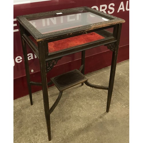 154 - An Edward VII Chippendale Revival carved mahogany bijouterie table