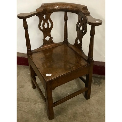 116 - A George III oak corner chair