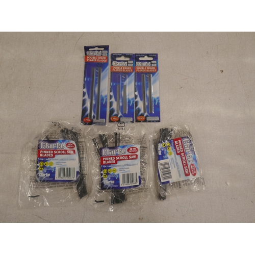 5338 - A selection of assorted tolls including a contour gauge, a Clarke multi function syphon and air pump... 