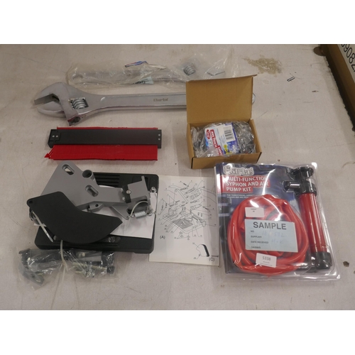 5338 - A selection of assorted tolls including a contour gauge, a Clarke multi function syphon and air pump... 