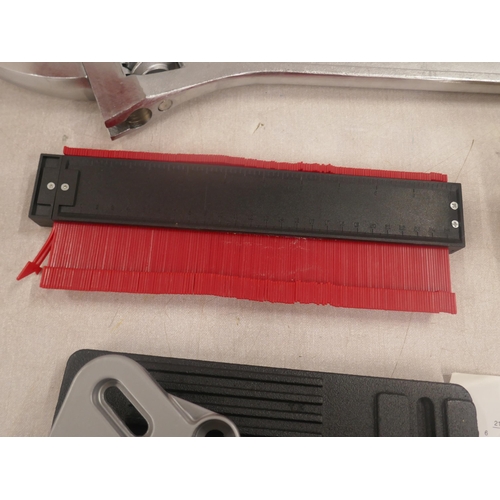 5338 - A selection of assorted tolls including a contour gauge, a Clarke multi function syphon and air pump... 