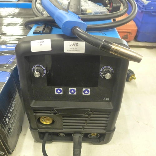Lot 5038      