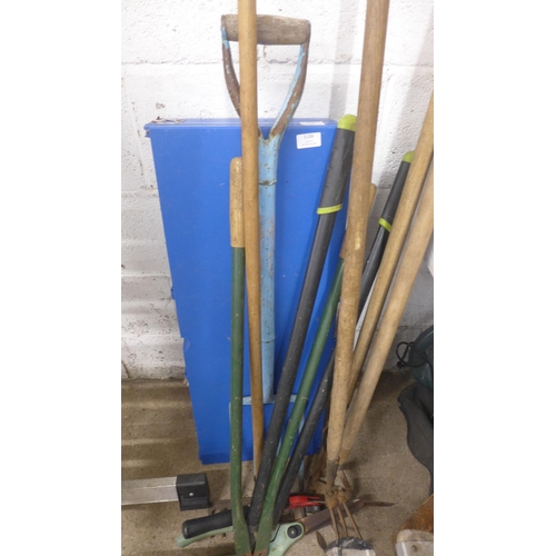 5188 - An assortment of garden tools and a blue folding picnic table