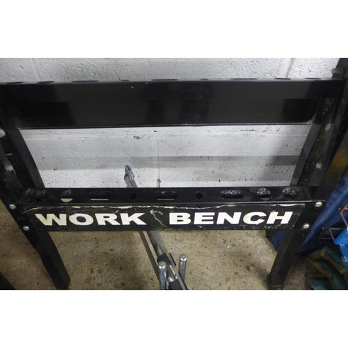 5192 - A manual mitre saw and a folding work bench with tool tray