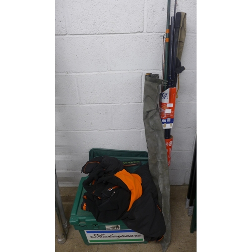 5194 - A quantity of fishing equipment including assorted rods, keep net, a midi MX-800 fishing suit with m... 