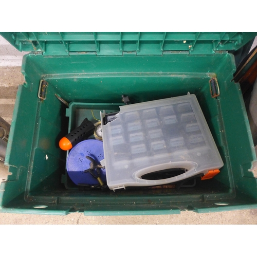 5194 - A quantity of fishing equipment including assorted rods, keep net, a midi MX-800 fishing suit with m... 