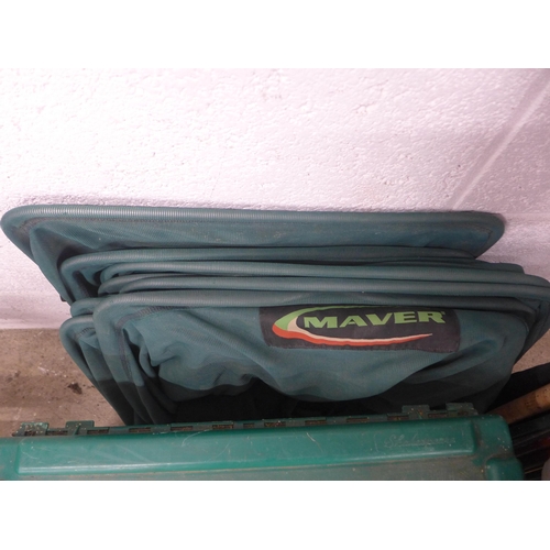 5194 - A quantity of fishing equipment including assorted rods, keep net, a midi MX-800 fishing suit with m... 