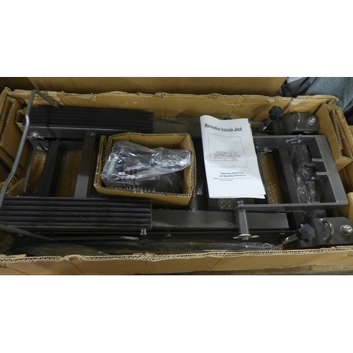 5323 - A boxed 1500lbs capacity ATV jack *This lot is subject to VAT