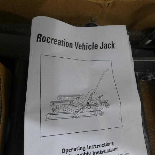 5323 - A boxed 1500lbs capacity ATV jack *This lot is subject to VAT