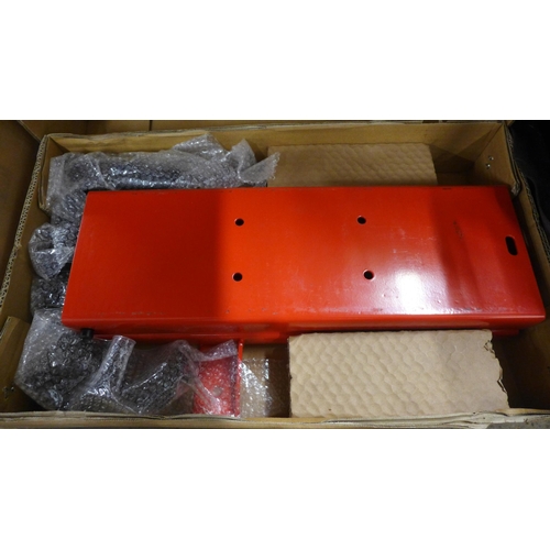 5324 - A boxed 100lb mini motorcycle lift *This lot is subject to VAT