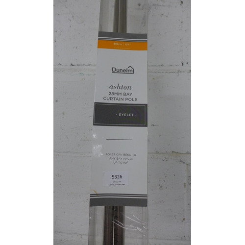 5326 - A bay window curtain pole and fitting and a set of deep red curtains