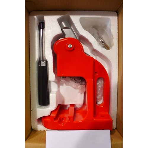 6141 - VEVOR Button Maker Machine and Badge Punch Press Kit, original RRP £62.99 + VAT (AJSAm4-257) *This l... 