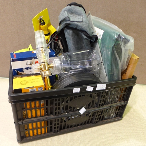 6144 - A box of car related items to include supreme wheel brush, Sakura seat covers, digital tyre pressure... 