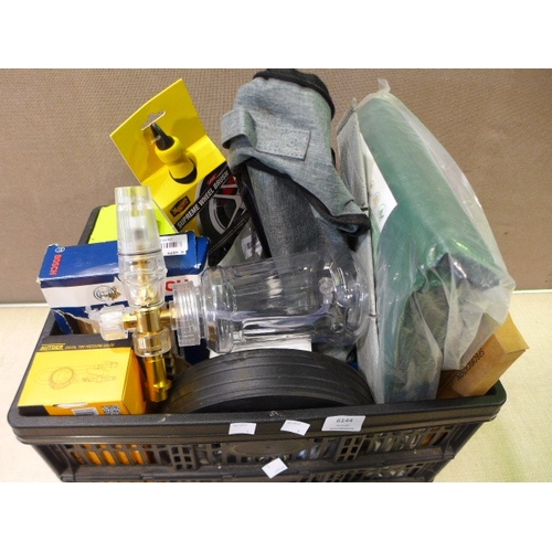6144 - A box of car related items to include supreme wheel brush, Sakura seat covers, digital tyre pressure... 