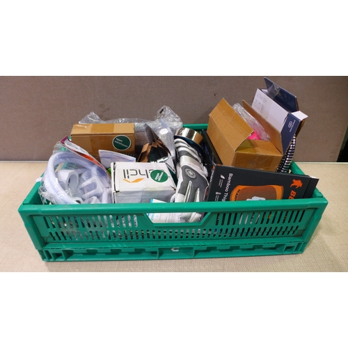 6147 - A box of miscellanous items to include shower heads/hoses, 3M insulated gloves, humidifier tablets, ... 