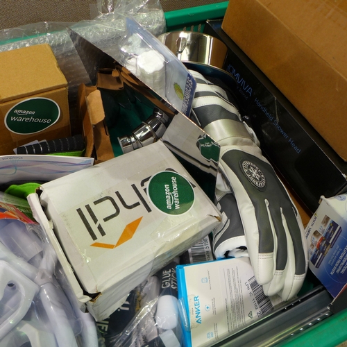 6147 - A box of miscellanous items to include shower heads/hoses, 3M insulated gloves, humidifier tablets, ... 