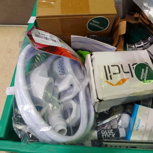 6147 - A box of miscellanous items to include shower heads/hoses, 3M insulated gloves, humidifier tablets, ... 