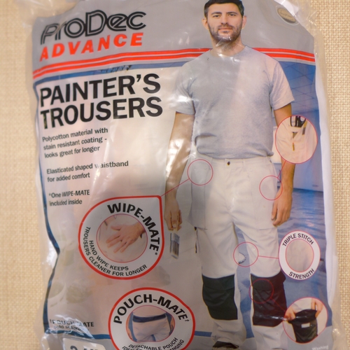 6124 - A box of shorts, trousers, gloves, hoodie, wellington boots *This lot is subject to VAT