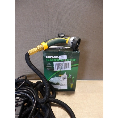6129 - Two garden hoses and an extension cable (AJSAm4-278) *This lot is subject to VAT