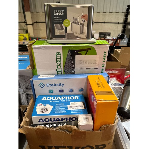 6125 - A box of kitchen items to include Joseph Joseph cutlery holder, kitchen scales, BBQ, etc.  *This lot... 