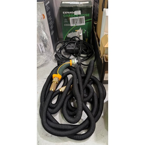 6129 - Two garden hoses and an extension cable (AJSAm4-278) *This lot is subject to VAT