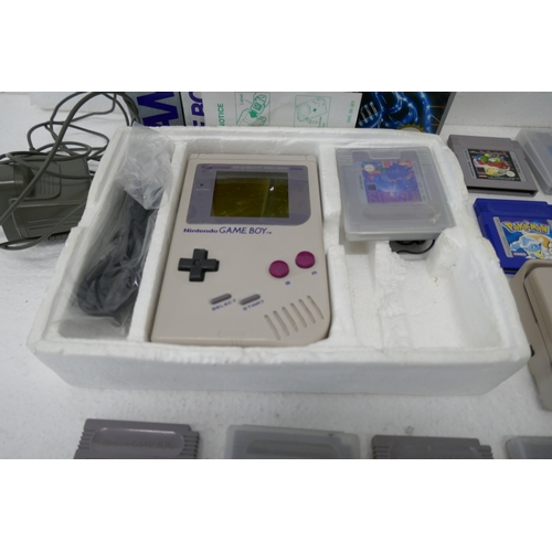 A 1990 Nintendo Gameboy compact video game system in original box ...