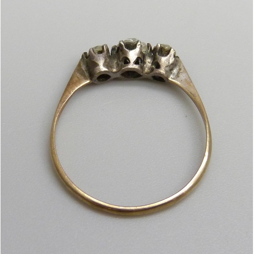 7009 - A 9ct gold and silver three stone ring, 0.9g, L
