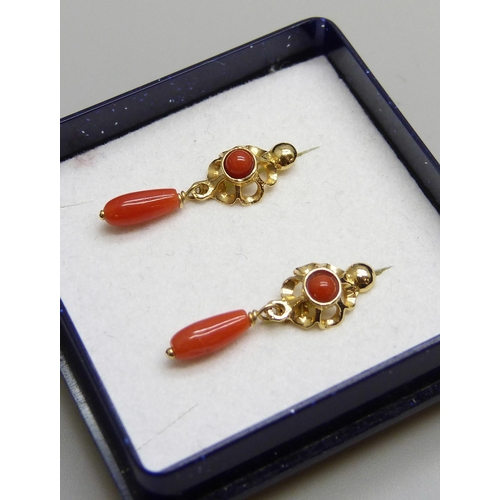 7016 - A pair of 18ct gold and coral earrings, marked 750, 1.6g, 2.1cm