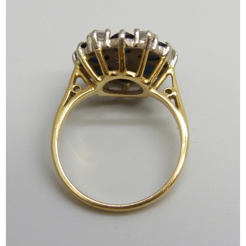 7022 - An 18ct gold, sapphire and diamond cluster ring, 4.2g, J/K