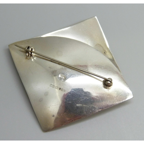 7038 - A Tianguis Jackson silver Modernist style brooch, 32g, 6.2cm