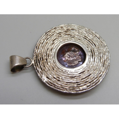 7045 - A large textured silver Modernist style pendant set with a pearl, 23g, 6.5cm including bale