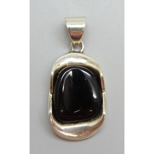 Lot 7046      