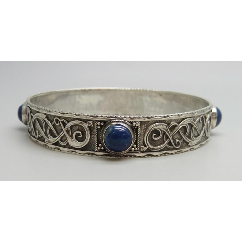 Lot 7049      