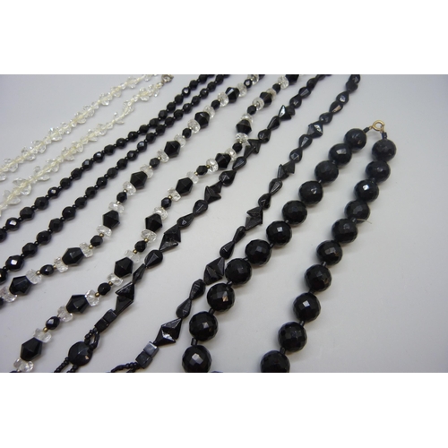 7057 - A collection of vintage glass bead necklaces including Art Deco