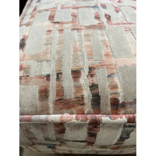 3003 - A velvet patterned footstool