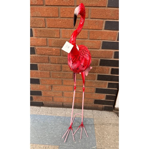 3017A - A metal flamingo decoration