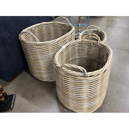 3020A - A set of three oval wicker baskets