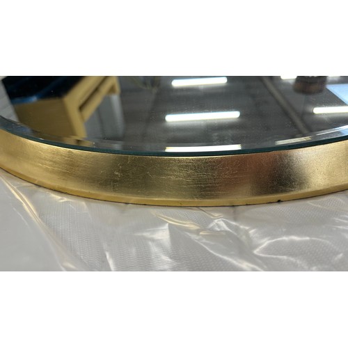 3026 - A gold effect circular table centre piece