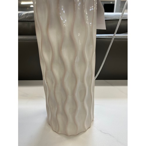 3029 - A white ceramic table lamp
