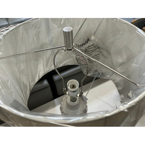 3029 - A white ceramic table lamp