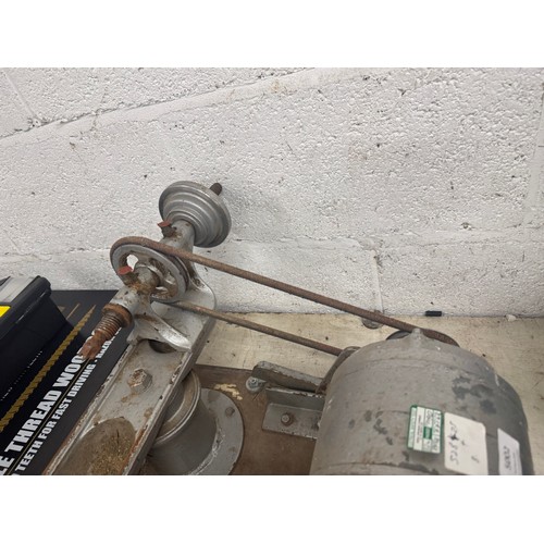 5002 - A Victor wood lathe