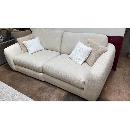 Lot 3126      